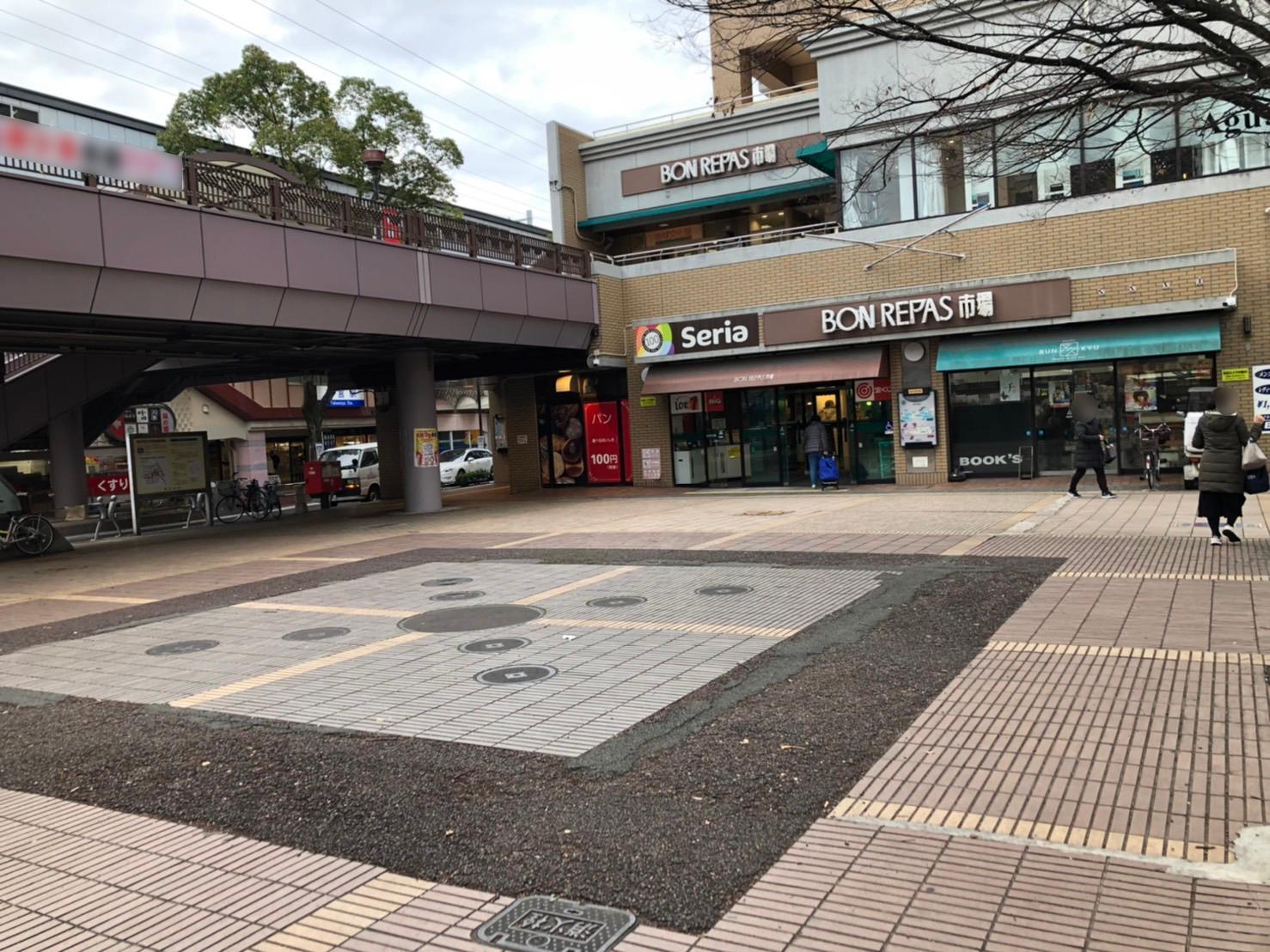 会場となる高宮駅西口アミューズ広場