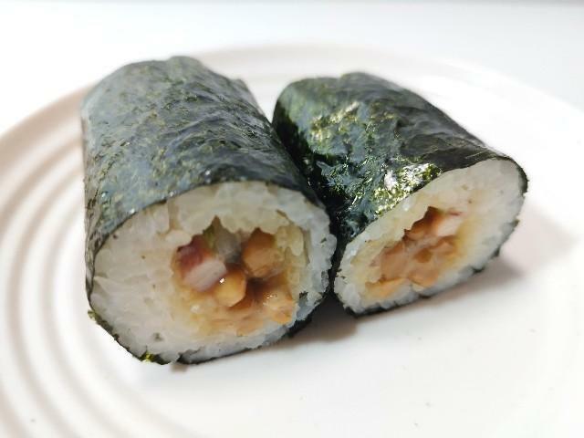 セブン-イレブンのいかと納豆を使った話題の手巻寿司を食べてみました 