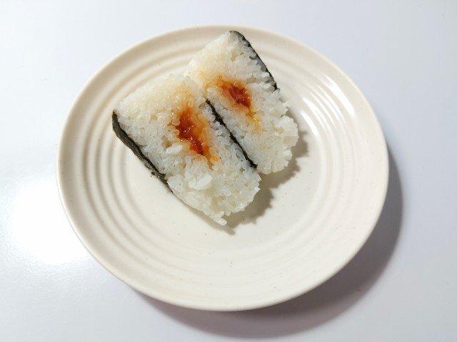 すじこおむすび 二種類のよくばり紅鮭すじこおむすび | お品書き | サザエ食品