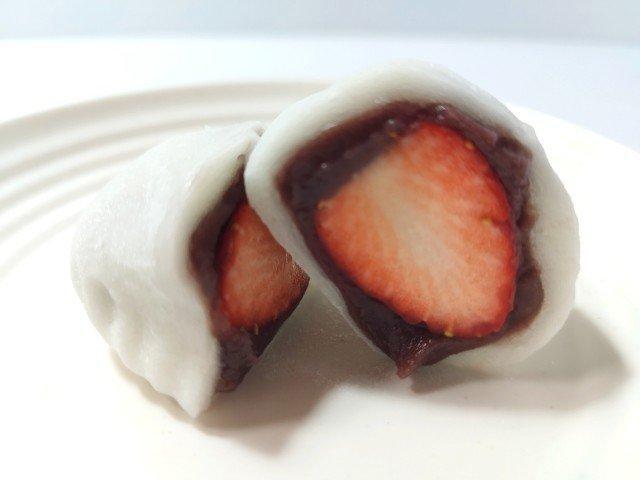 苺だいふく セブン-イレブンから新登場!! まさに大勝利の組み合わせ「話題の
