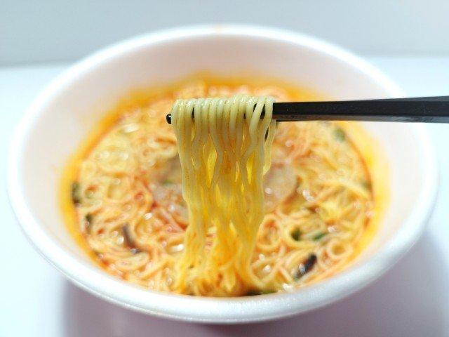 本日6500円限定エガちゃんねる限定販売激辛豚骨ラーメン 日清 ファミリーマート ファミマ】YouTubeエガちゃんねるとコラボ!「江頭2:50監修 激辛