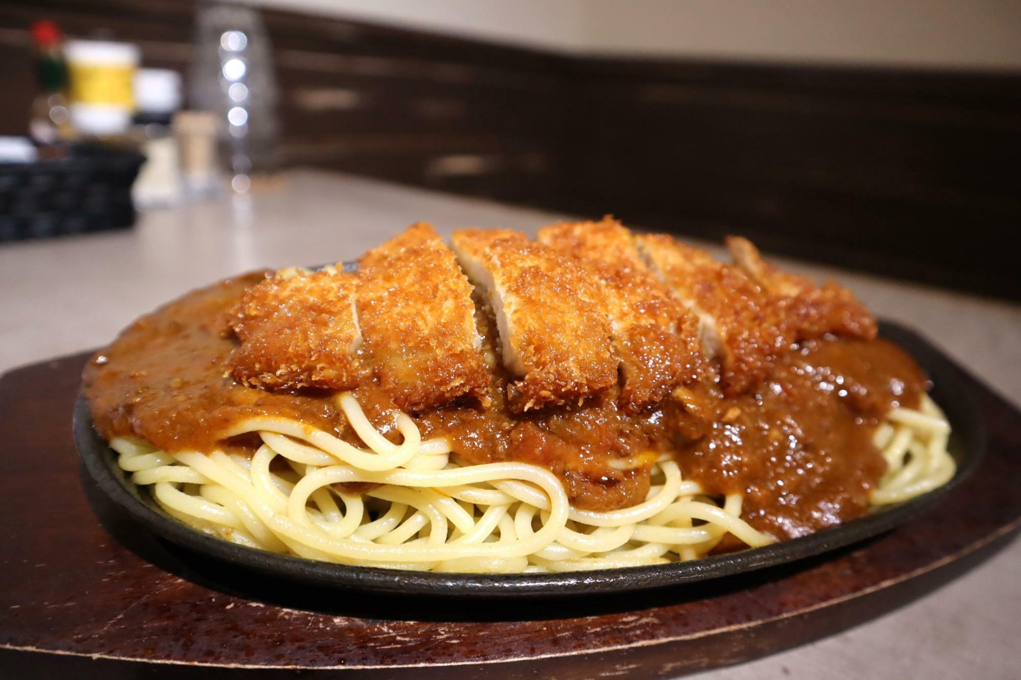 麺は2.2ｍｍ、一般的なスパゲティーの直径は1.4～1.9mm前後なので太い方です。札幌ではスパゲティーの太麺を提供している店舗はないように思います。