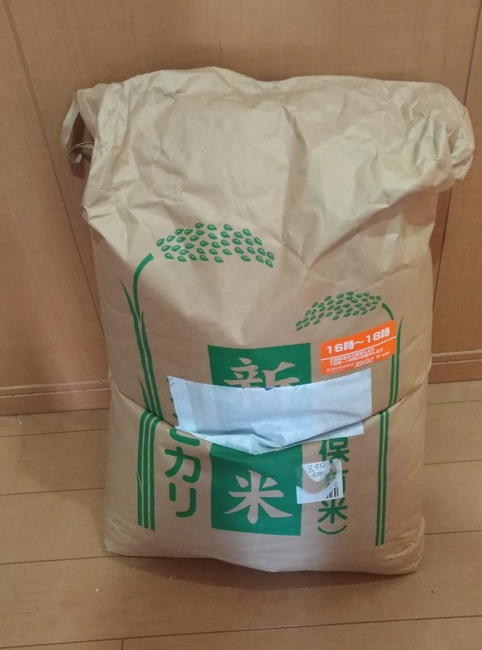 実家から送られてくる30kgのお米。ありがたいのですが、乾燥はどんどん進みます……！