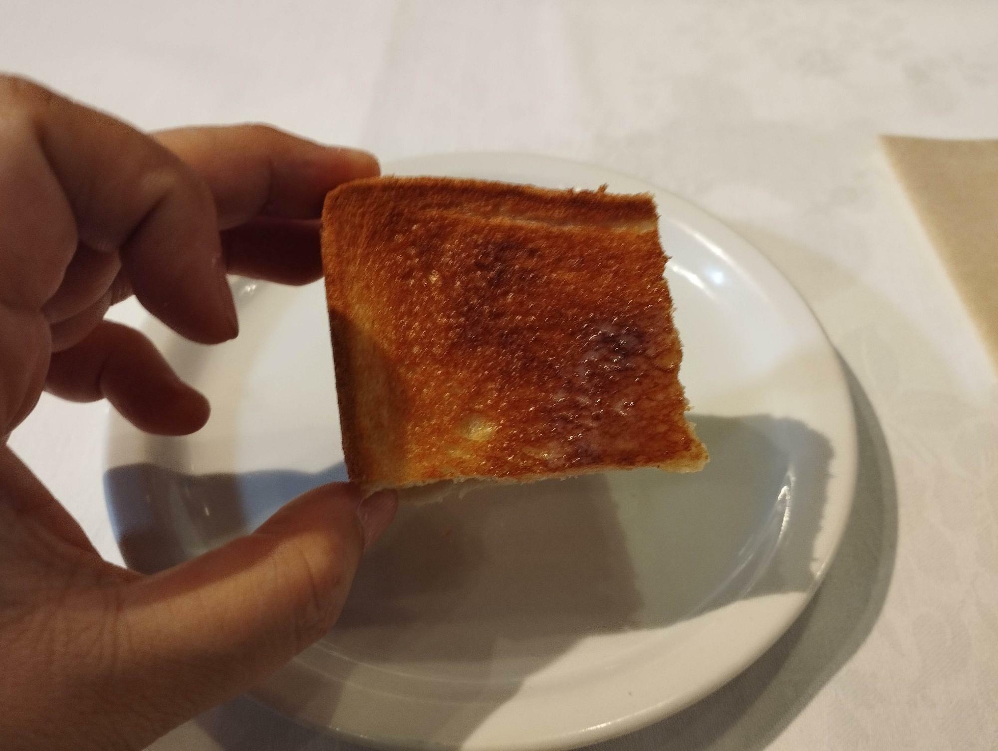 仕上げをトーストモード→サラマンダーモードで焼いたパン