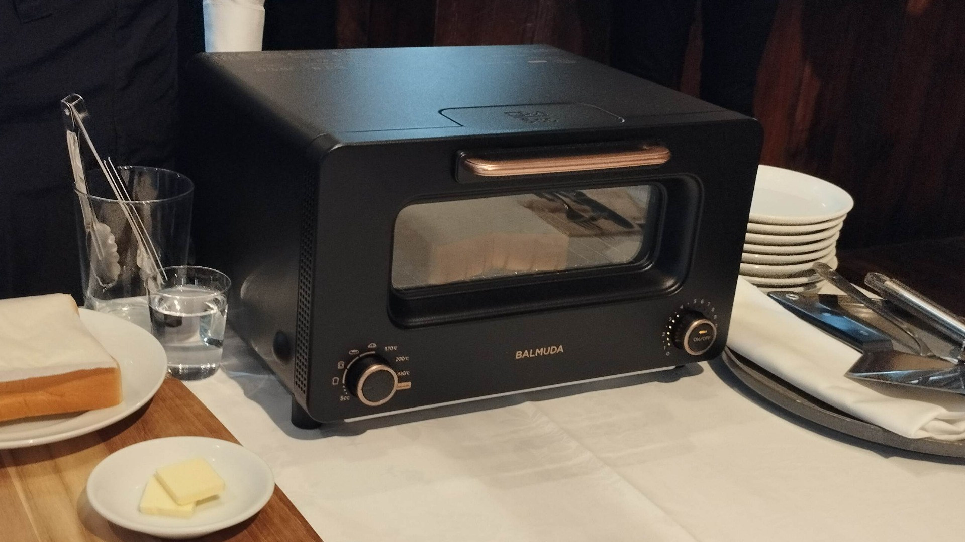 大人気のスチームトースター「BALMUDA The Toaster」にProモデル登場