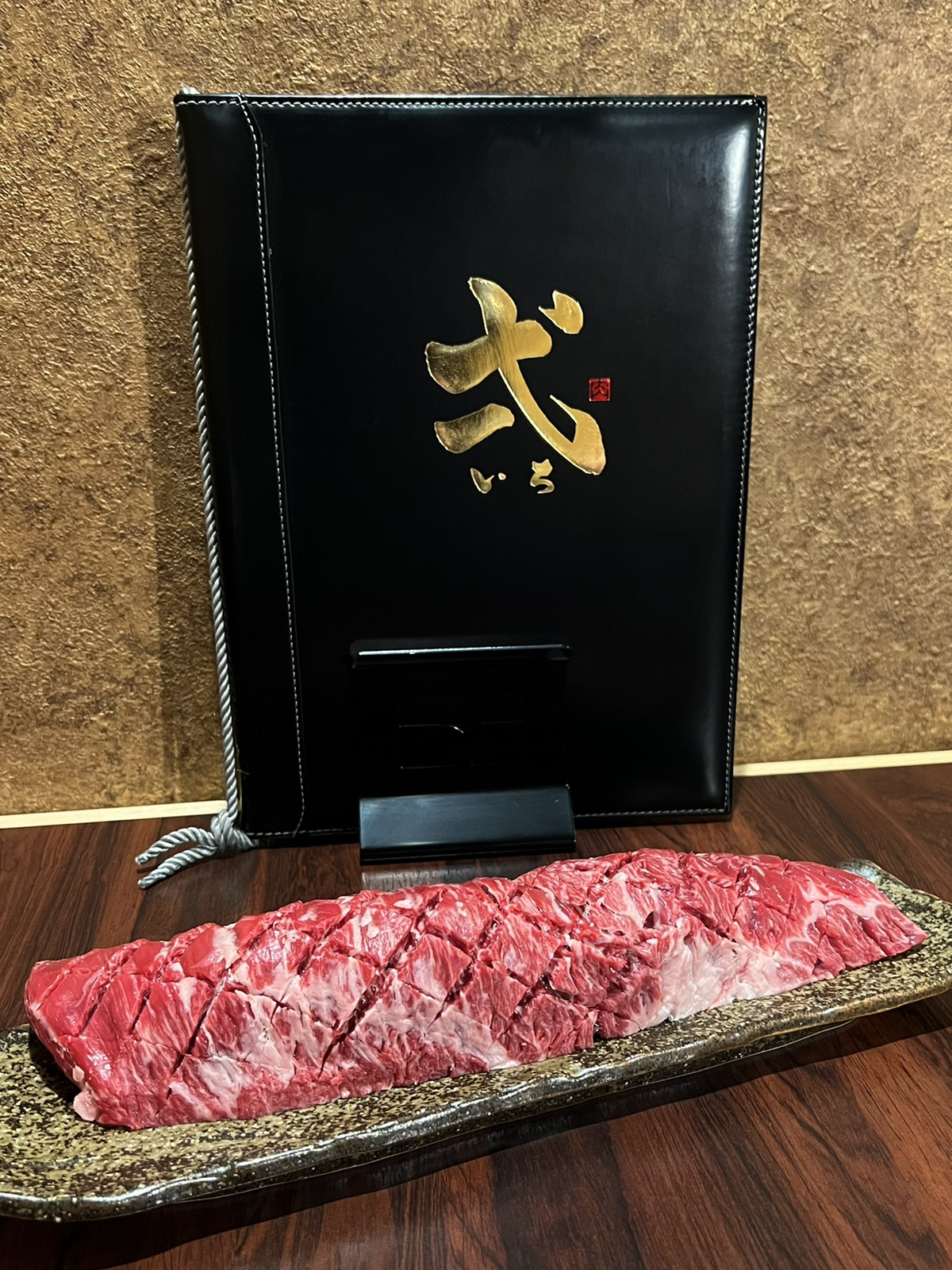 看板メニューの一本焼き　画像提供：焼肉弌