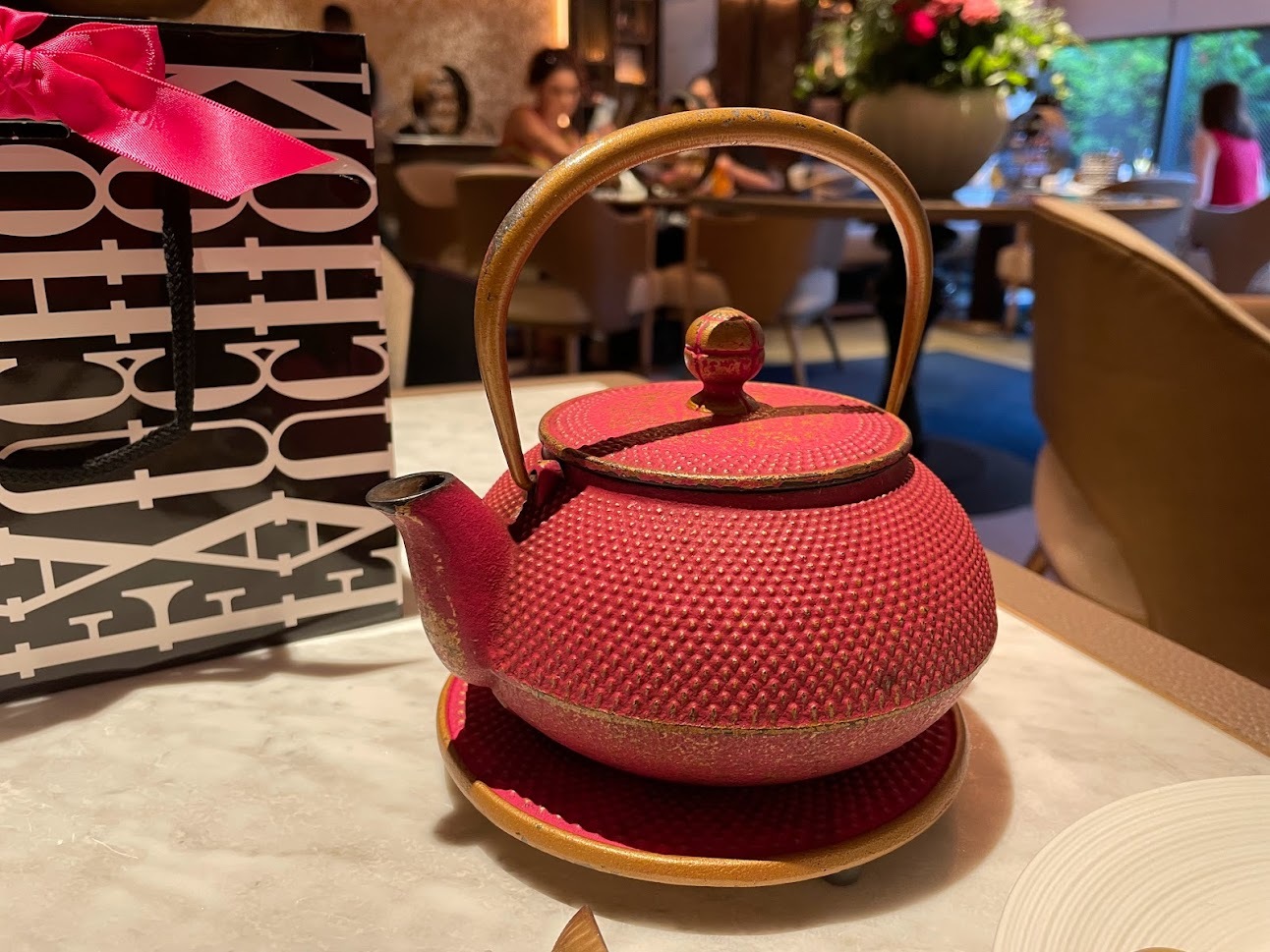 このピンクの茶瓶がよいのです