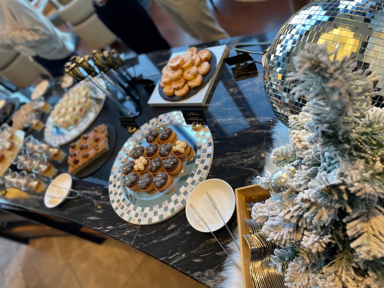 クリスマスも年始も!コンラッド大阪ホリデースイーツビュッフェ クリスマスも年始も!コンラッド大阪ホリデースイーツビュッフェ