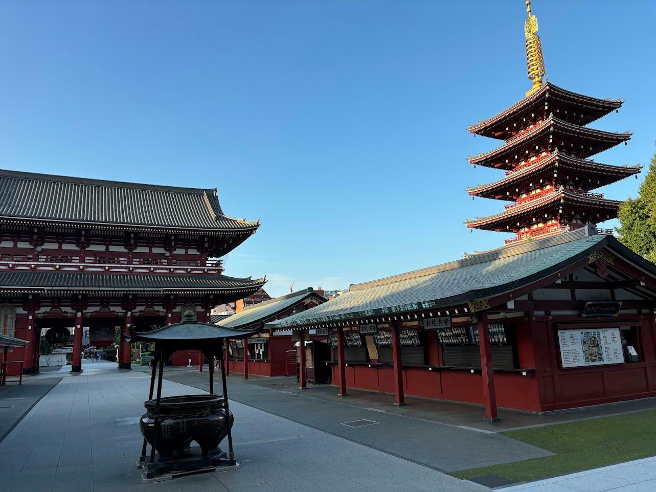 明け方の浅草寺