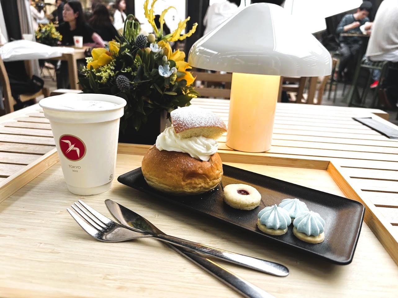 大阪・関西万博ルーフトップ北欧カフェでセムラ！春のお菓子が