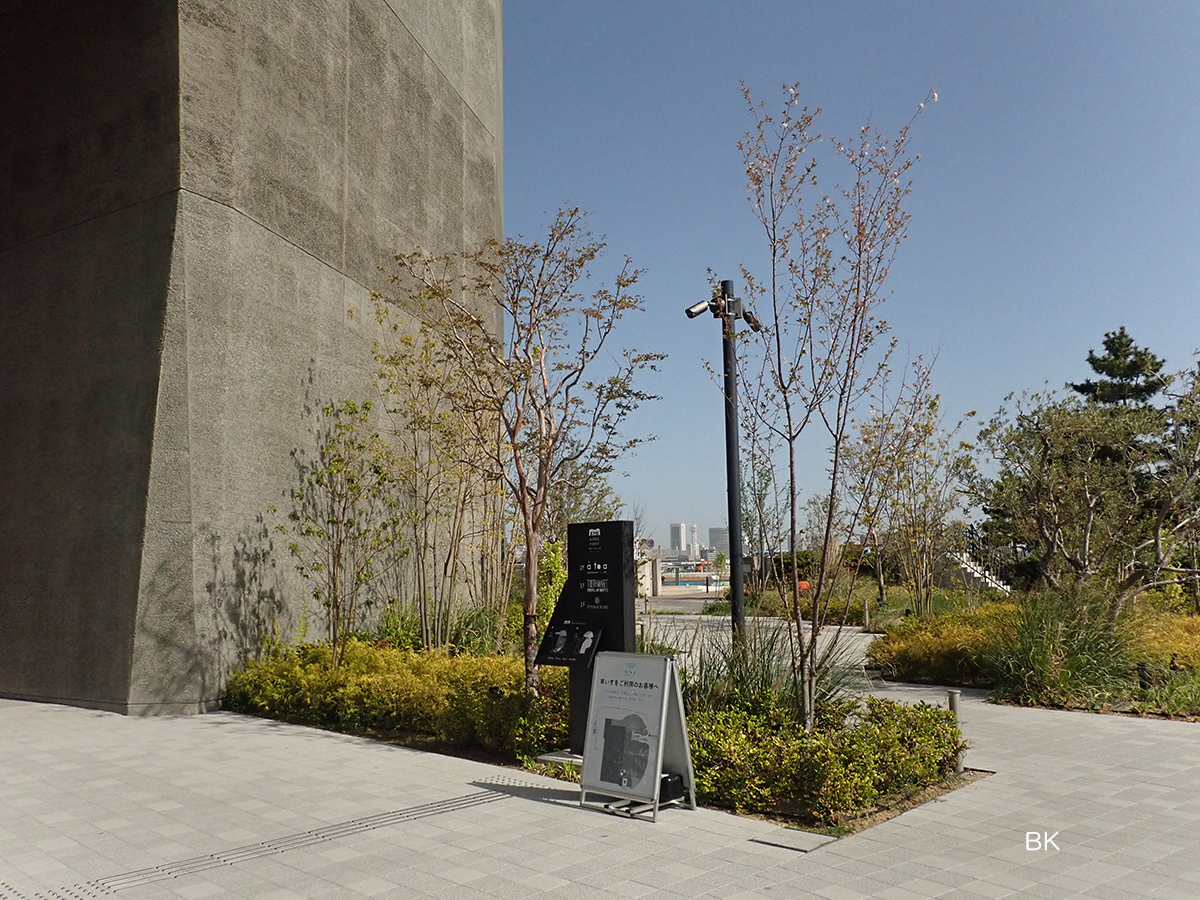 スタート地点は神戸ポートミュージアム横から入る第一突堤入り口。