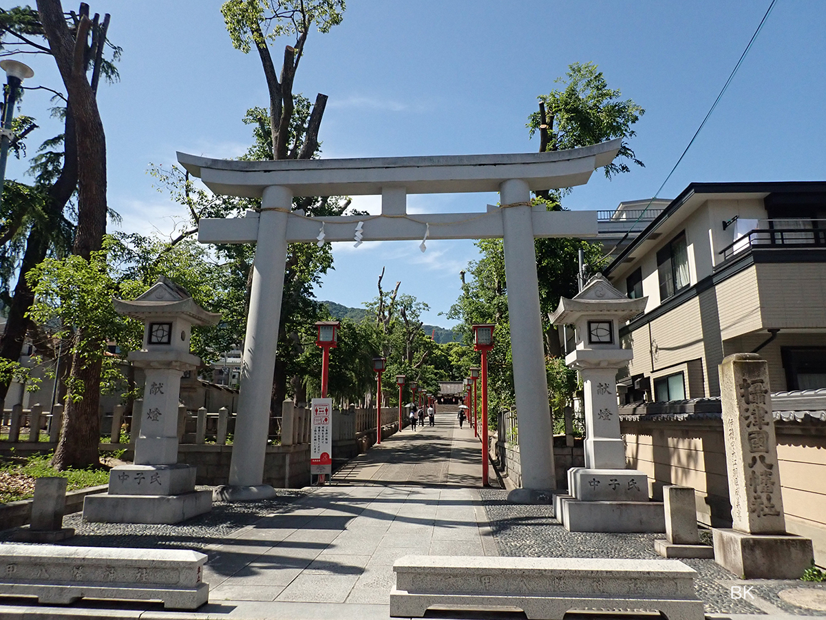 八幡神社の鳥居。
