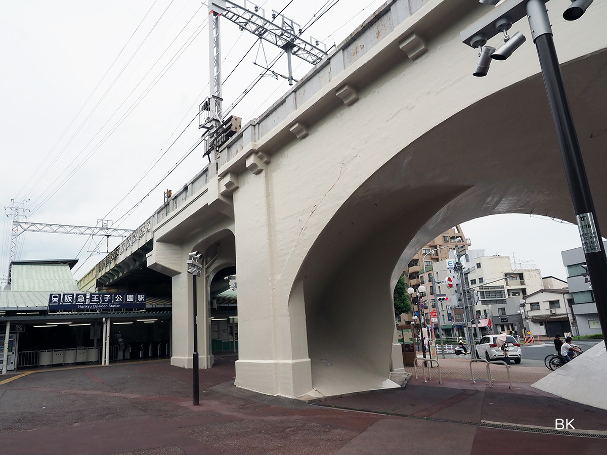 阪急王子公園駅改札。