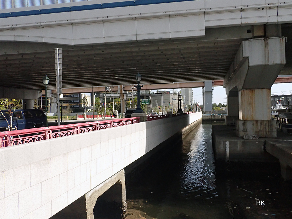 阪神高速が京橋の上に架かる部分。