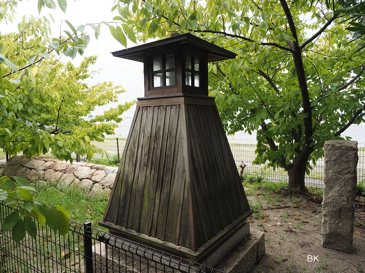 江戸時代の行灯の雰囲気を伝えている燈台。