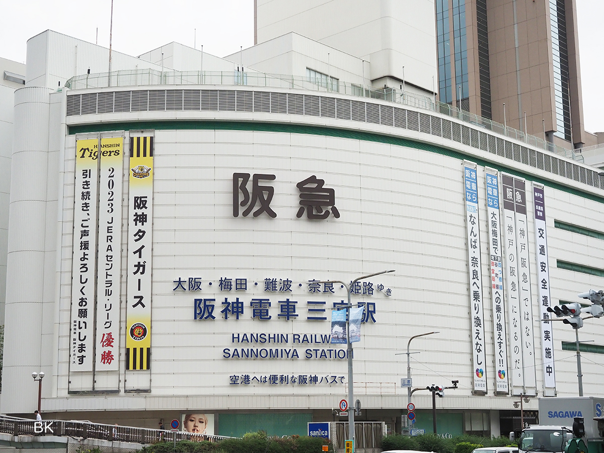 神戸阪急百貨店には阪神タイガースの優勝垂れ幕のみ。