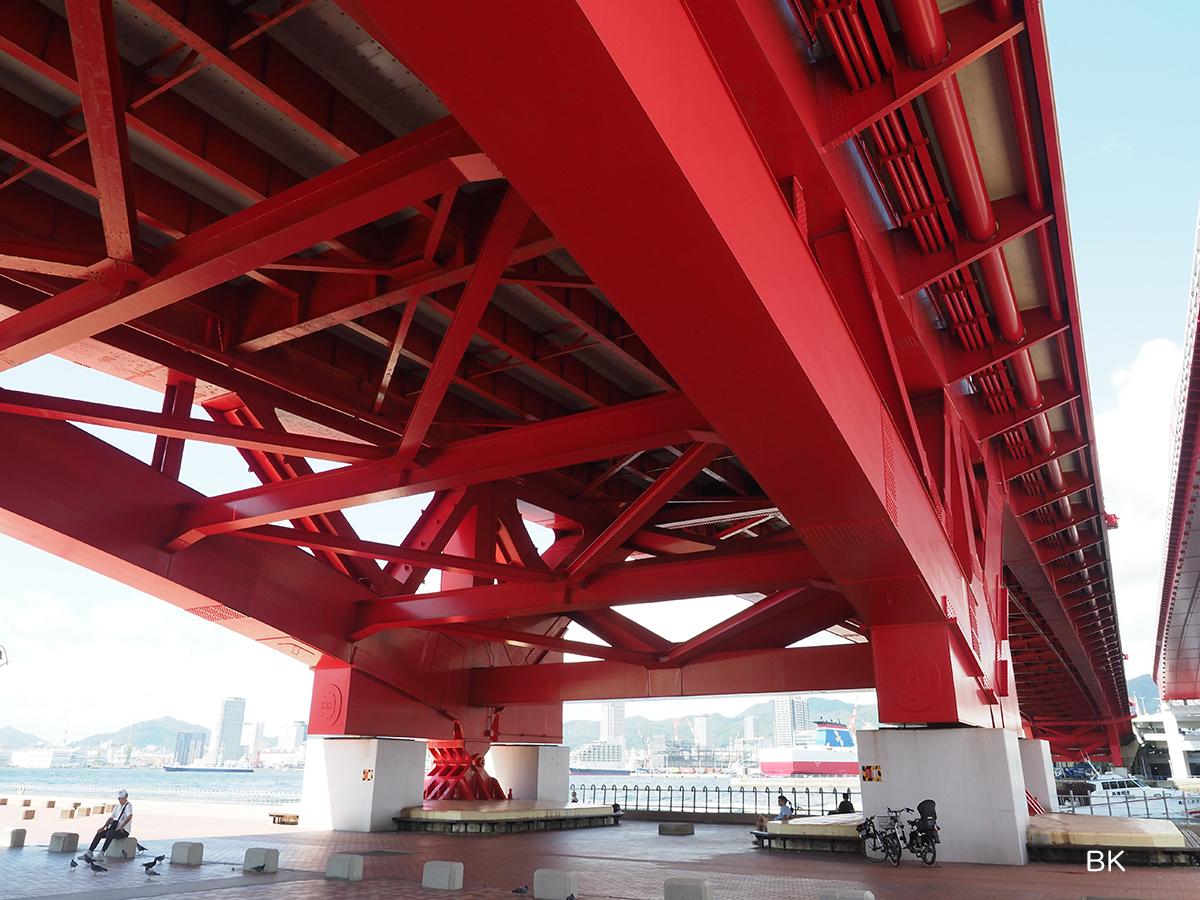 北公園から見た神戸大橋。