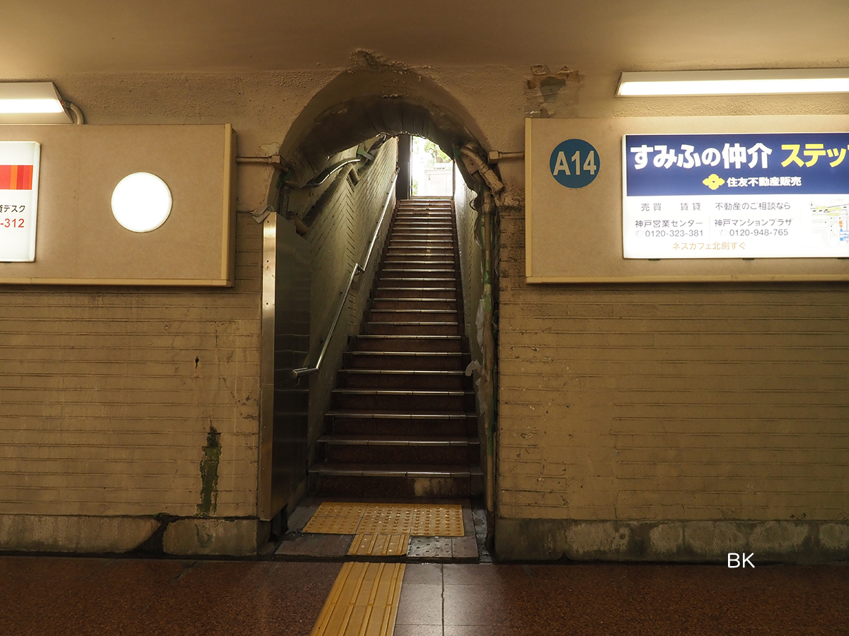 地下道から見たガリバートンネル。