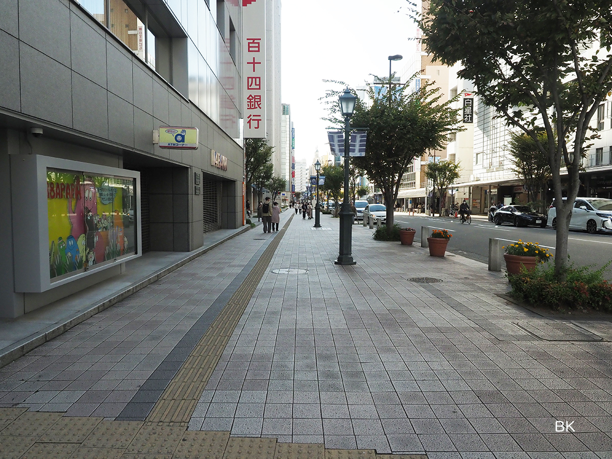 三宮中央通りの歩道幅。