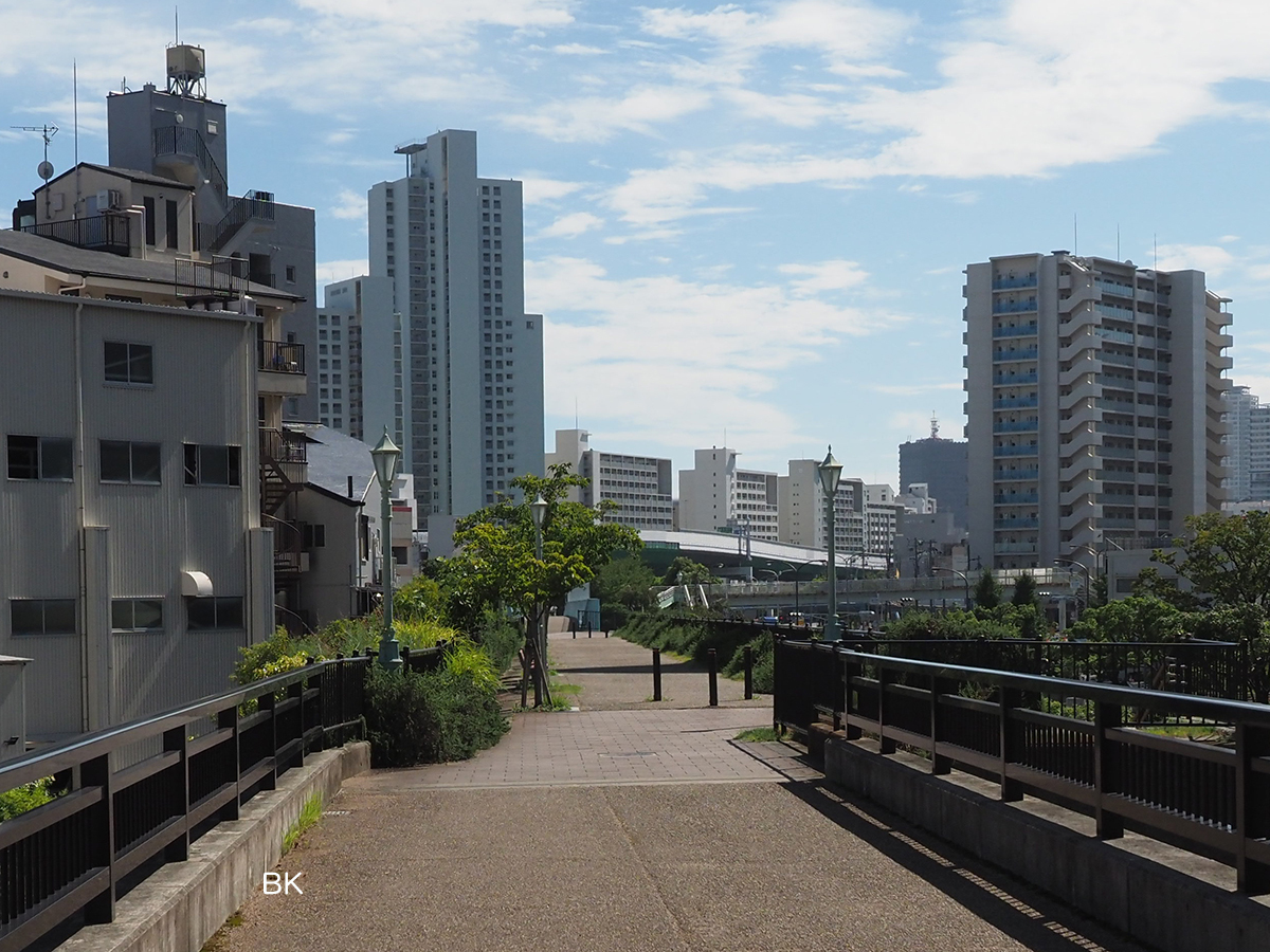 美璃と空が一緒に歩くシーンの場所。