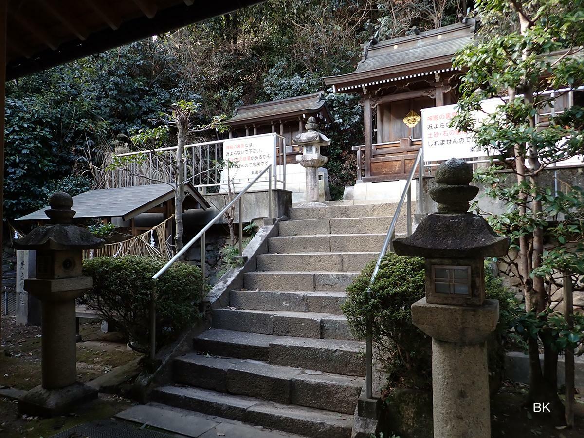 素盞鳴神社本殿。