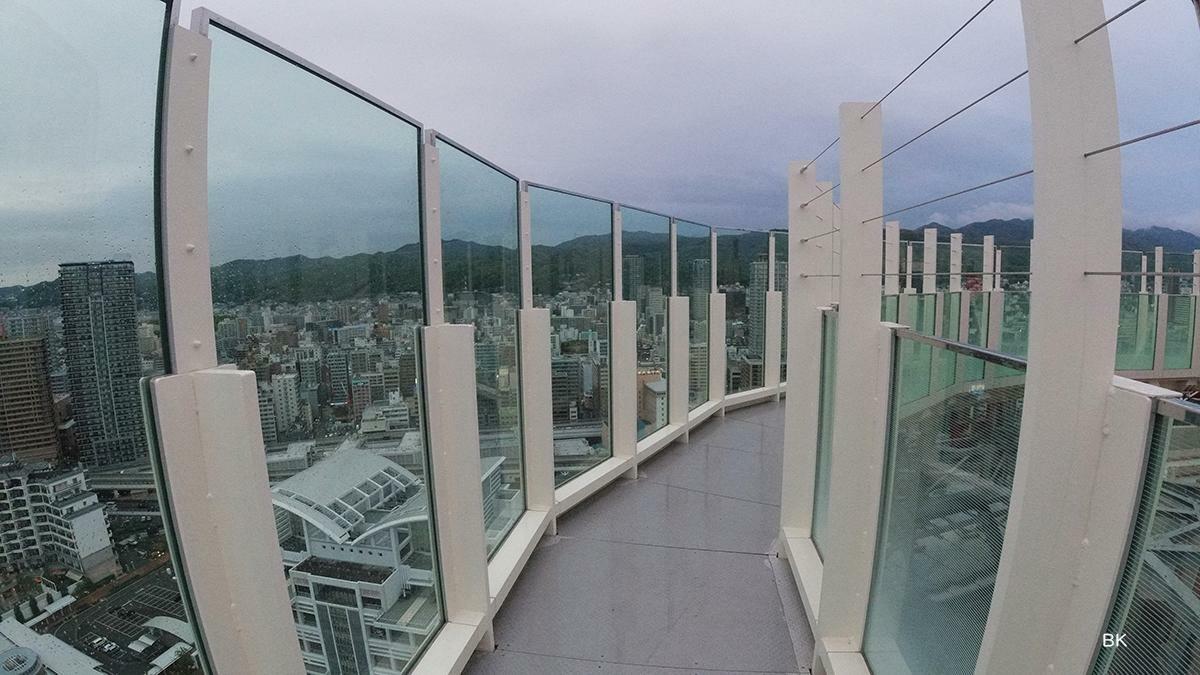 神戸の風景が一望できる屋上デッキ。