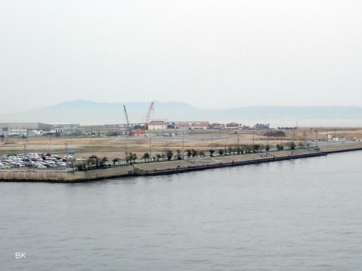 神戸空港親水護岸の全貌。
