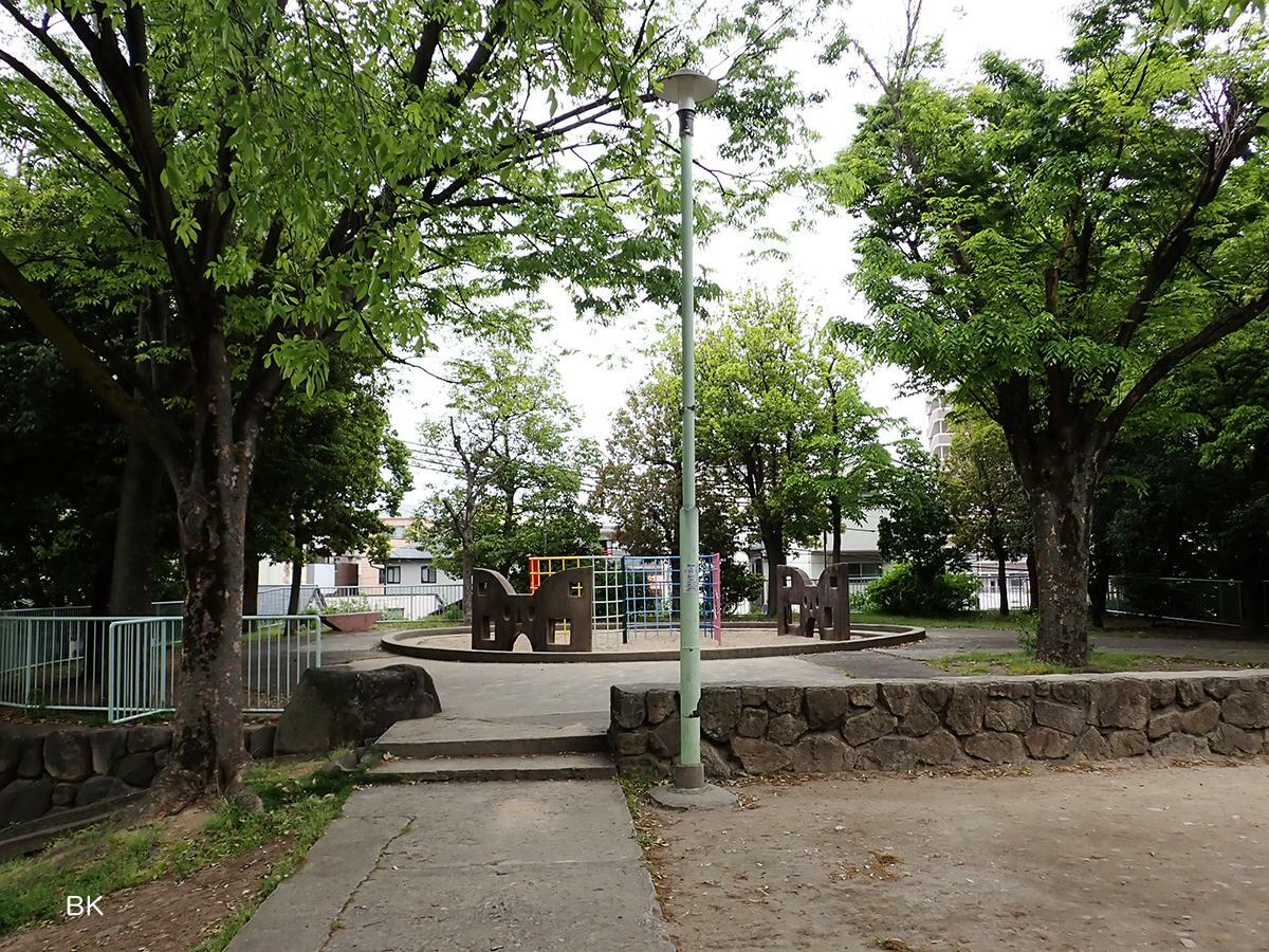 公園でもある古墳塚。