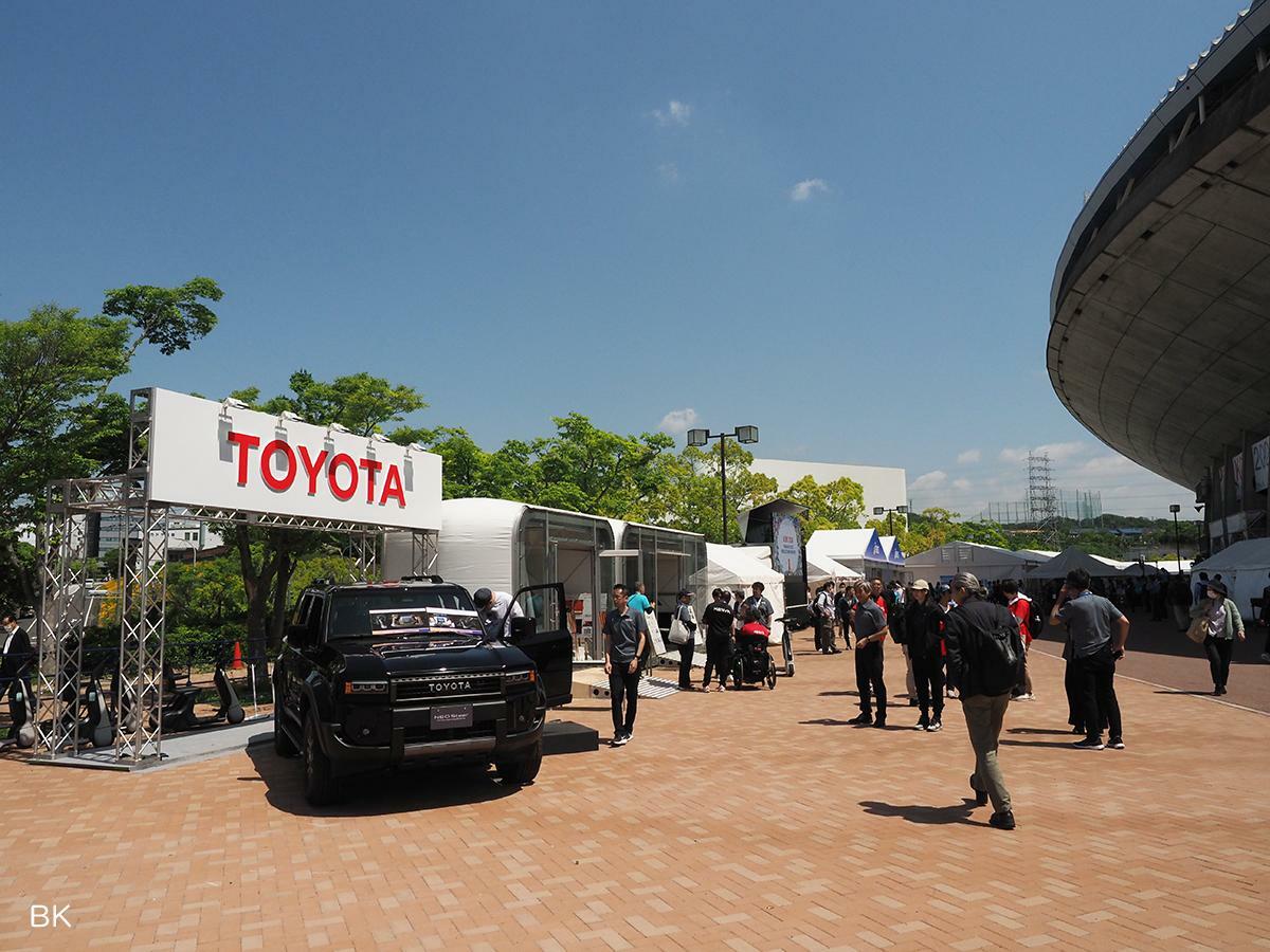 神戸で開催されている世界パラ陸上会場でのトヨタブース。