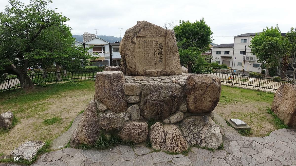 東求女塚古墳の石碑。