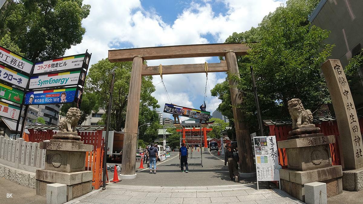 大海夏祭の準備中の境内。