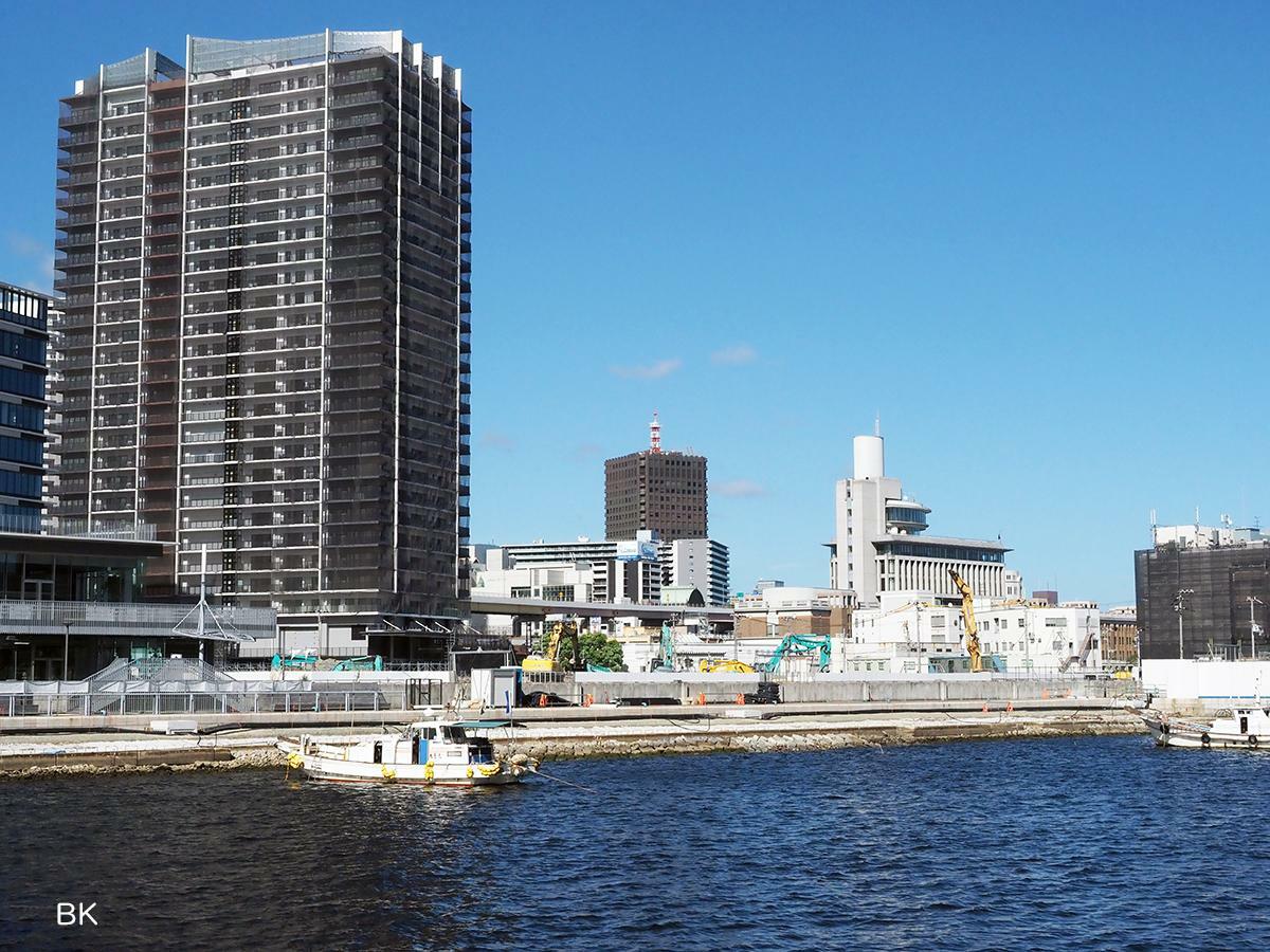 旧住友倉庫は外からは建物は一切見えない状態。