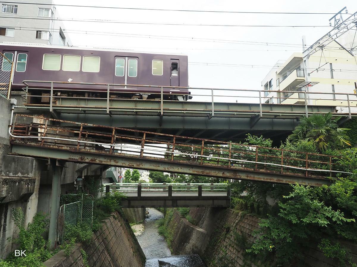 阪急王子公園駅近くにある橋。