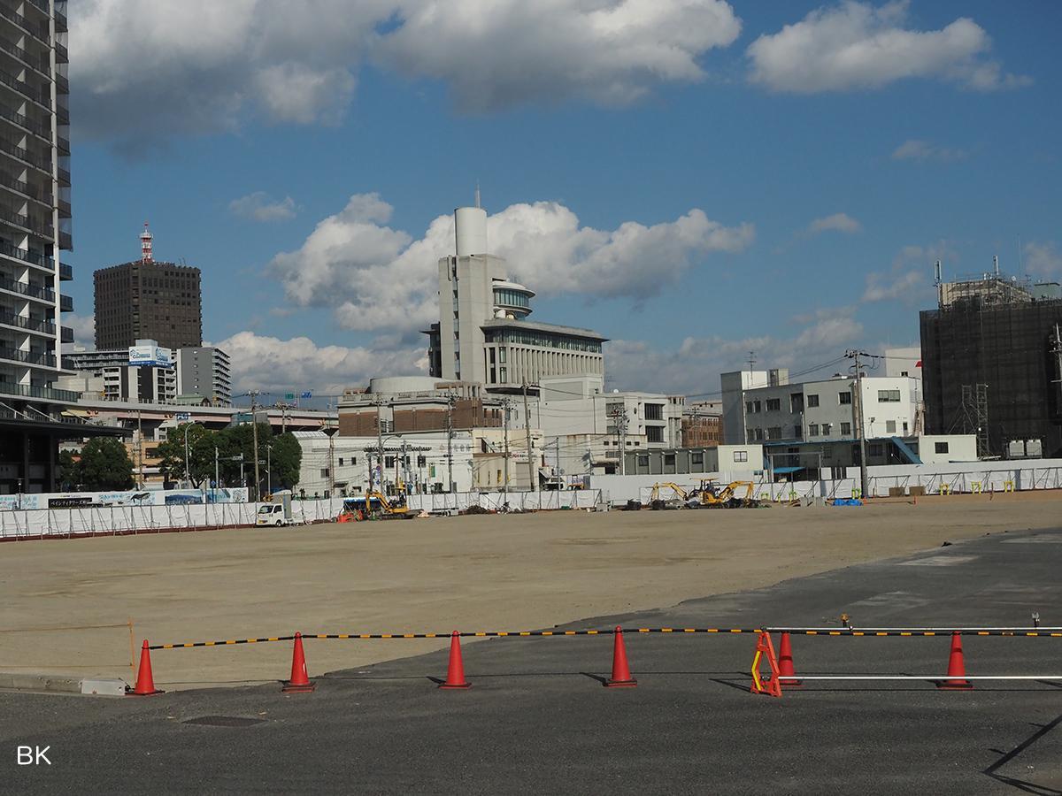 更地になった旧住友倉庫跡地。