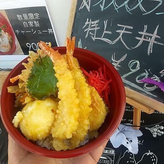 天丼やチャーシュー丼、出汁巻き玉子サンドイッチなど。