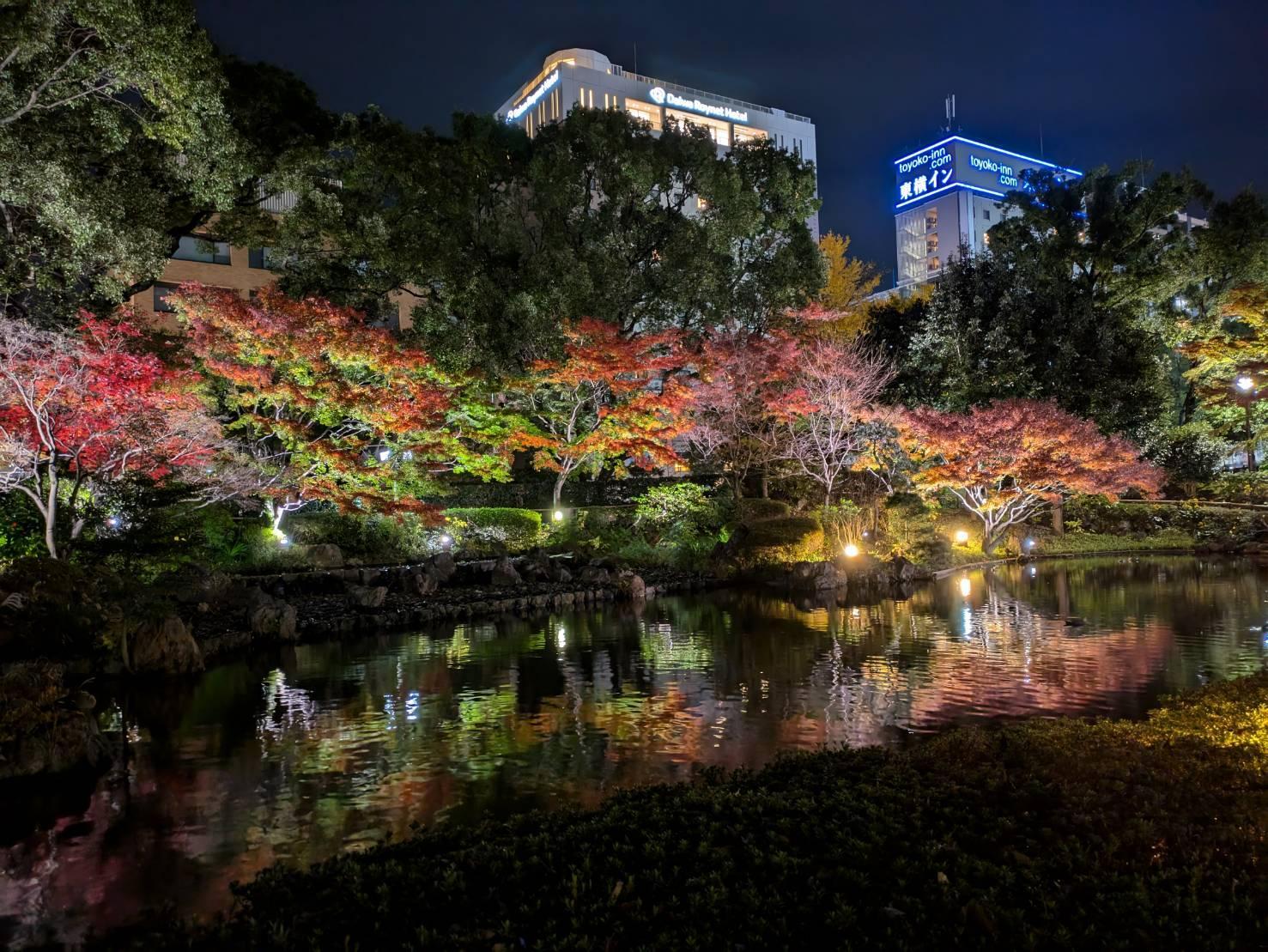 水面に映る紅葉