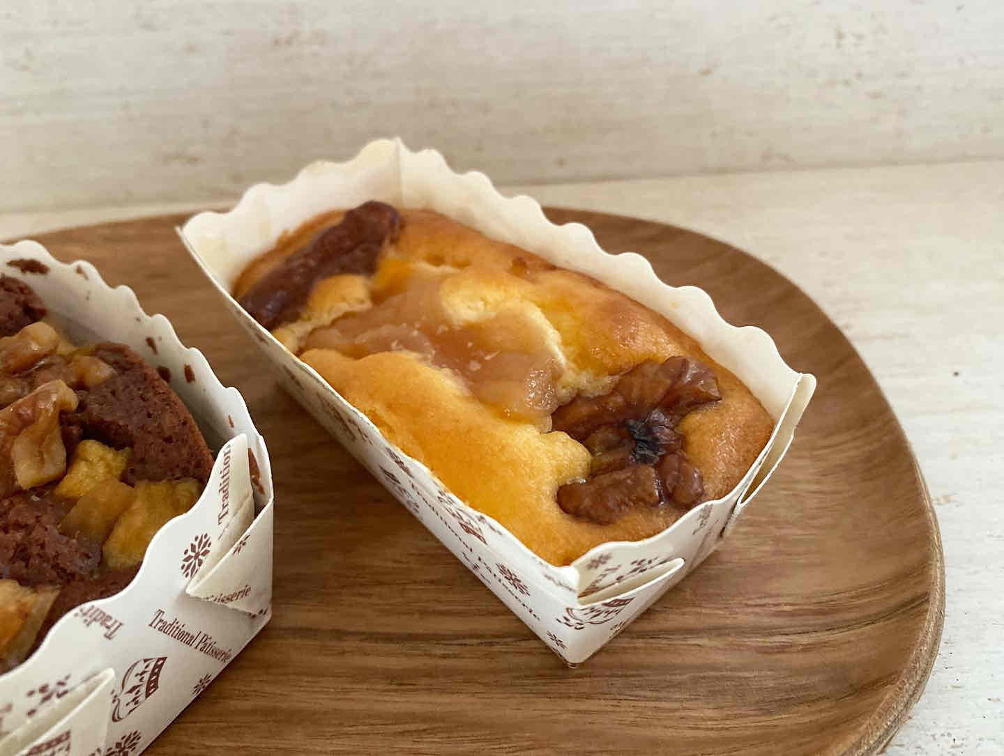 「りんごとくるみのバターケーキ」¥260(以降すべて税込価格)