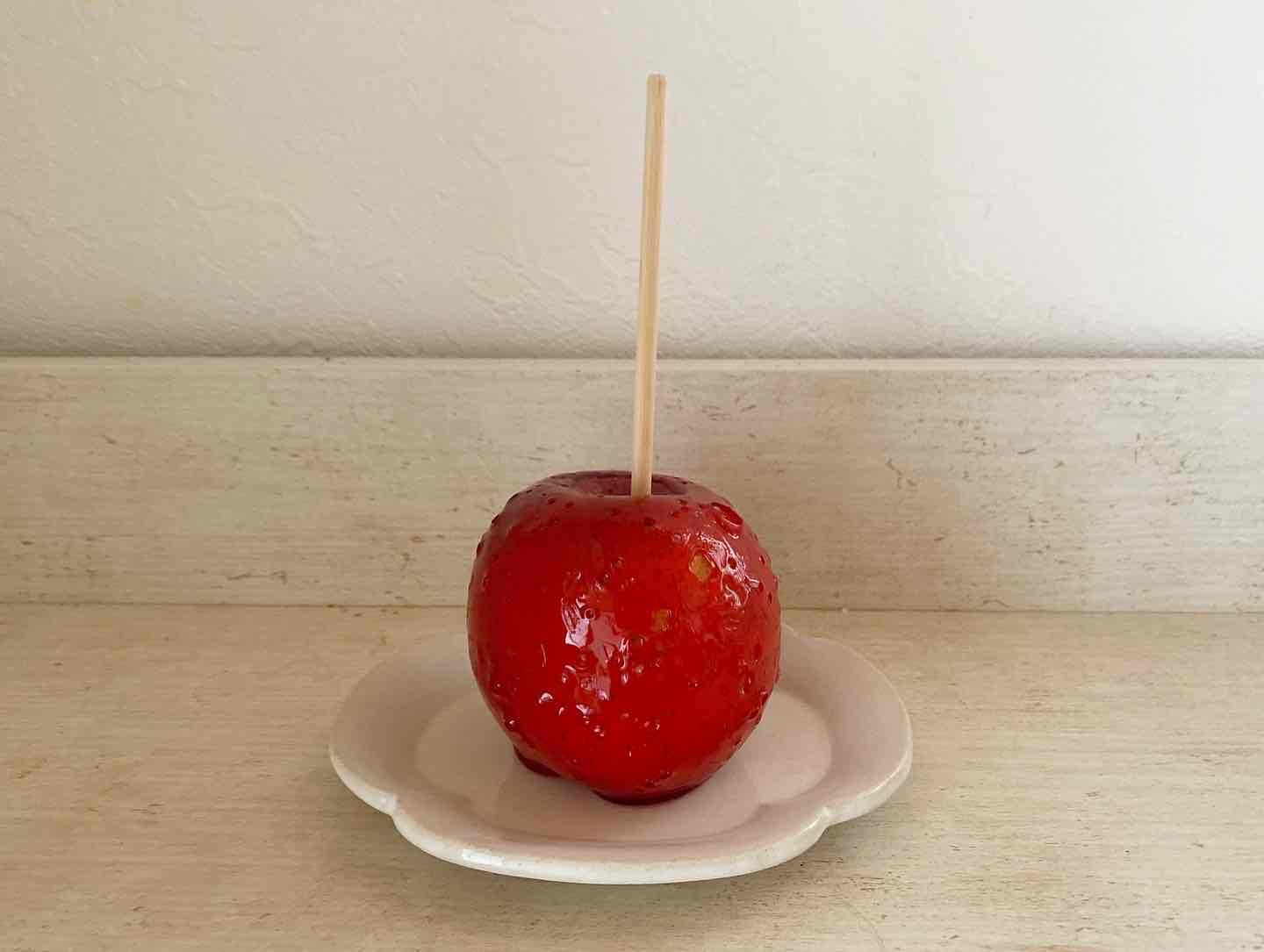 りんご自体の高さはおよそ8.5cm