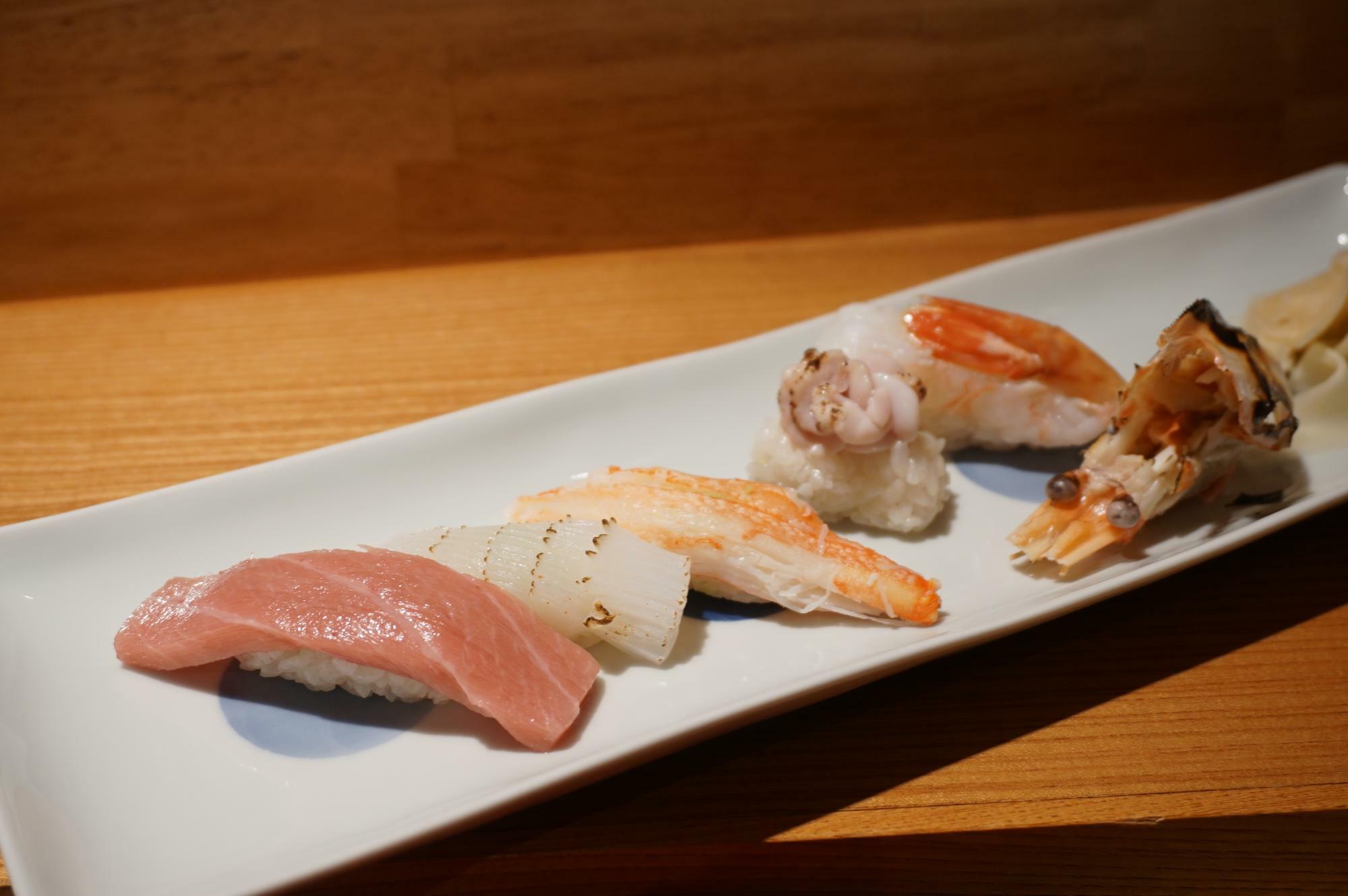 （C）Shie Iwasa　これが日本人が考えるお寿司屋さんでのオーダー。多様性が尊重される今、お寿司屋さんで生といわず魚介すら食べたくない人が来てもおかしくない時代に