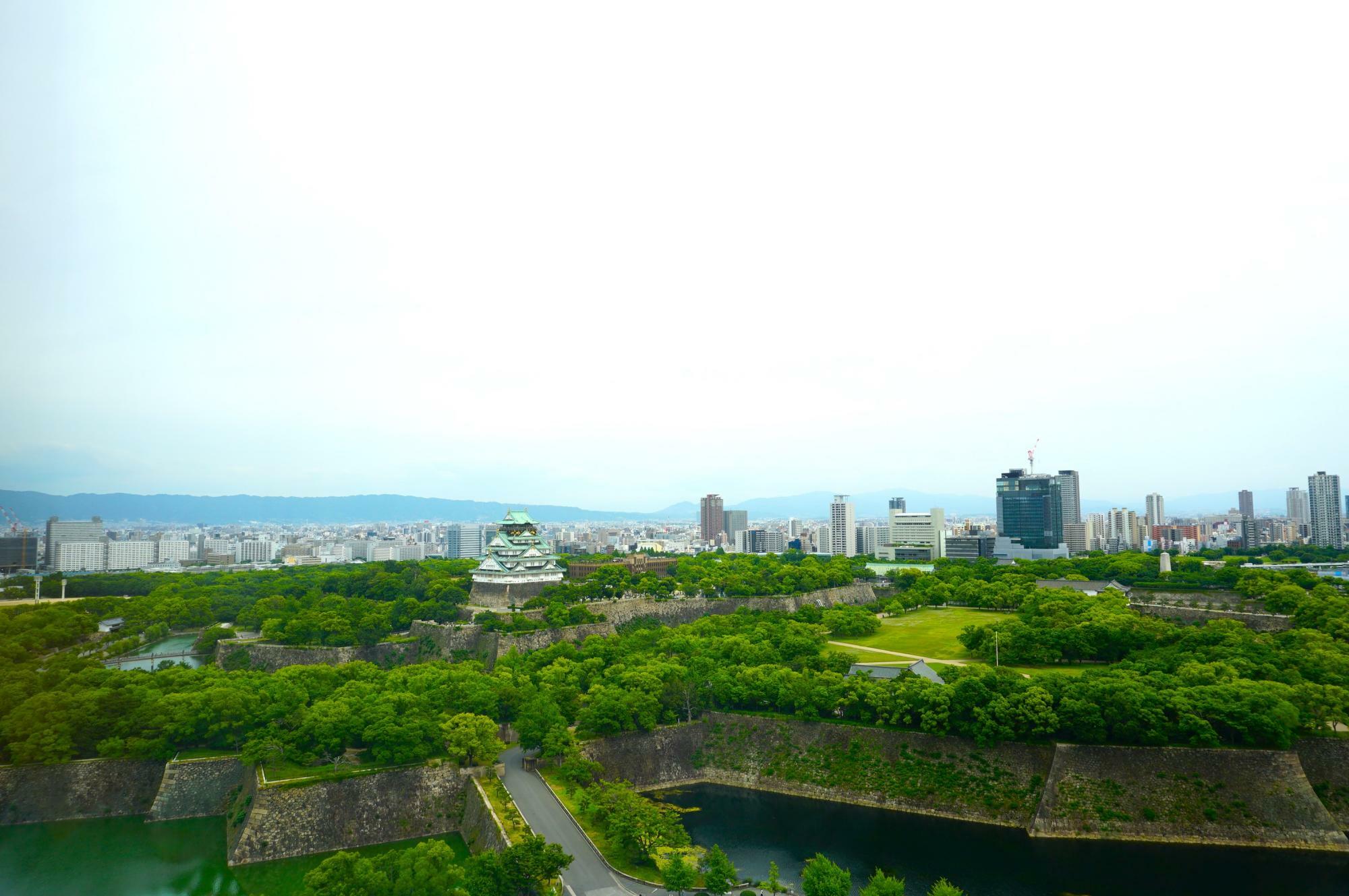 大阪城公園の入り口までホテルから徒歩1分。朝はゆるゆる公園を散歩しながらお城を見に行く！　とチェックイン時から楽しみ