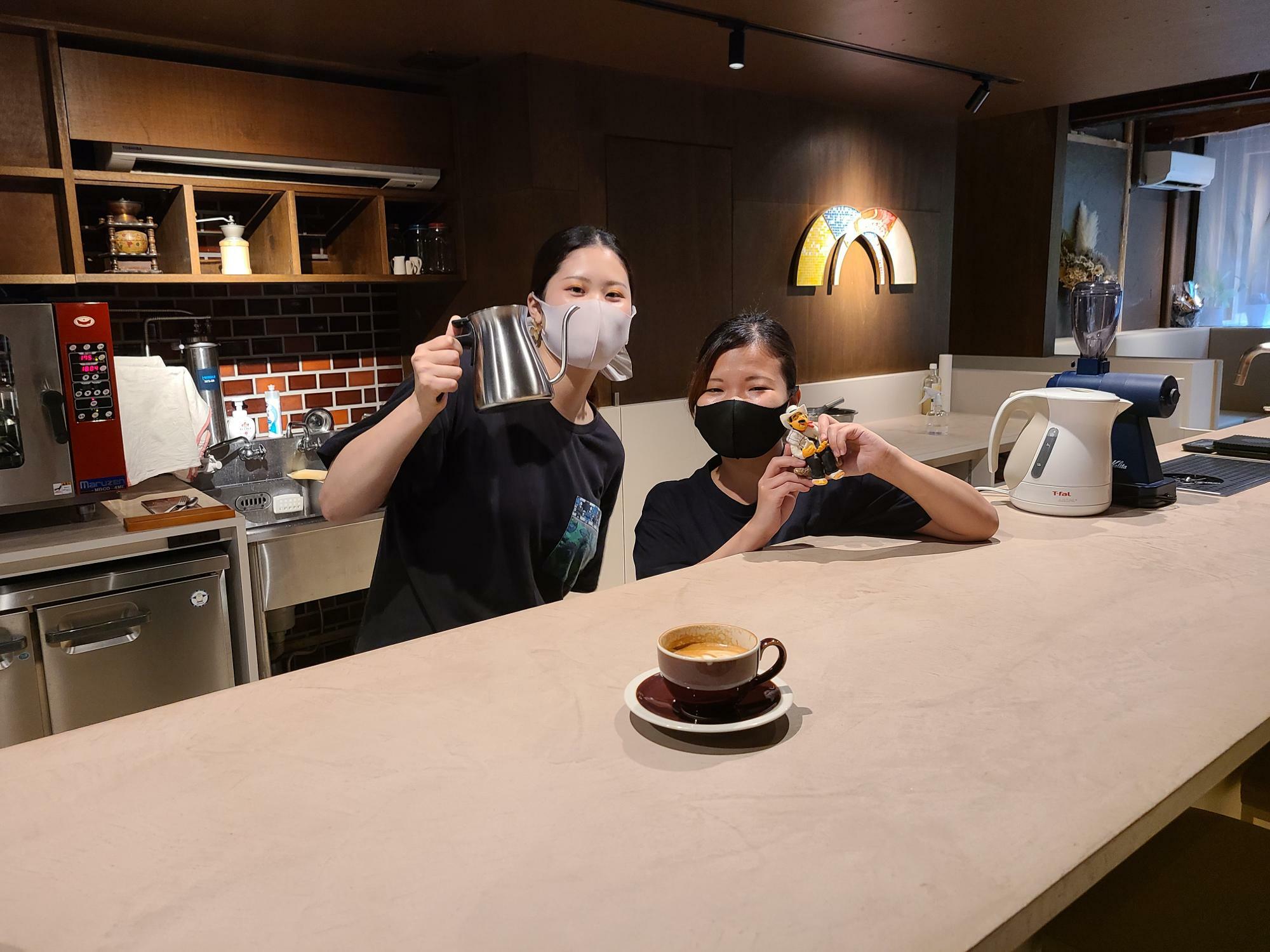 コロンビアコーヒー専門店のEL PUENTE COFFEE LABORATORY古川町本店