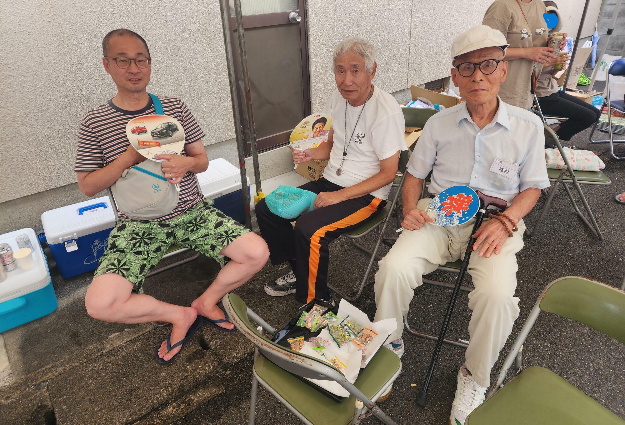 　右端が西村好弘さん