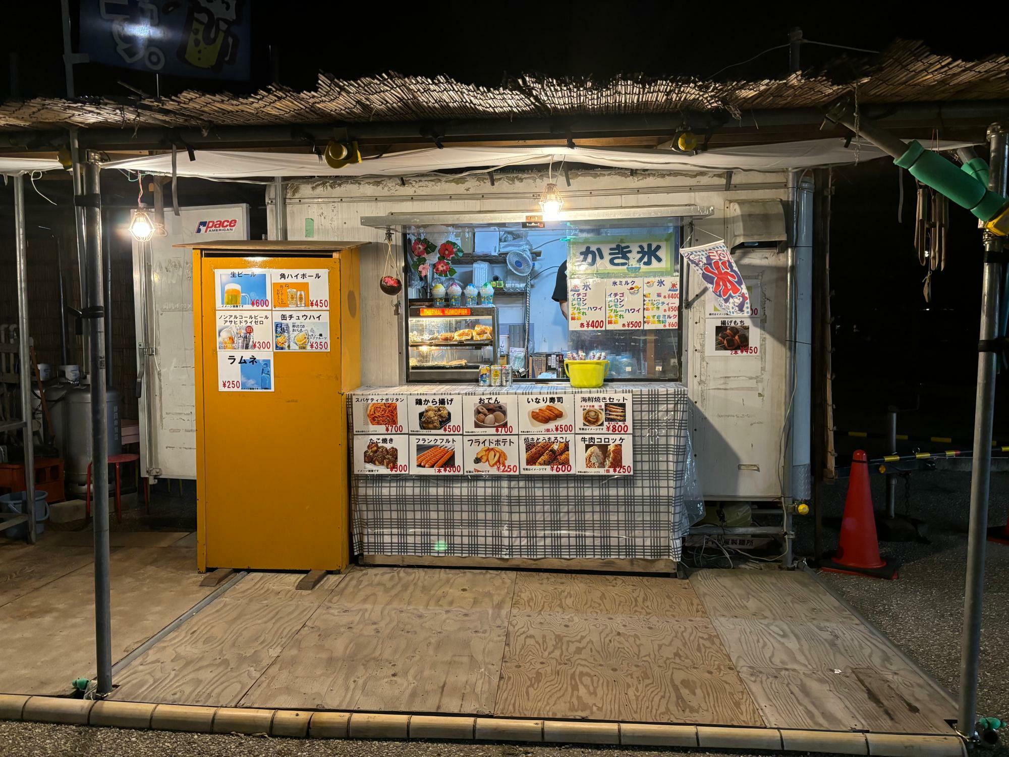 フードコートは19時〜21時まで