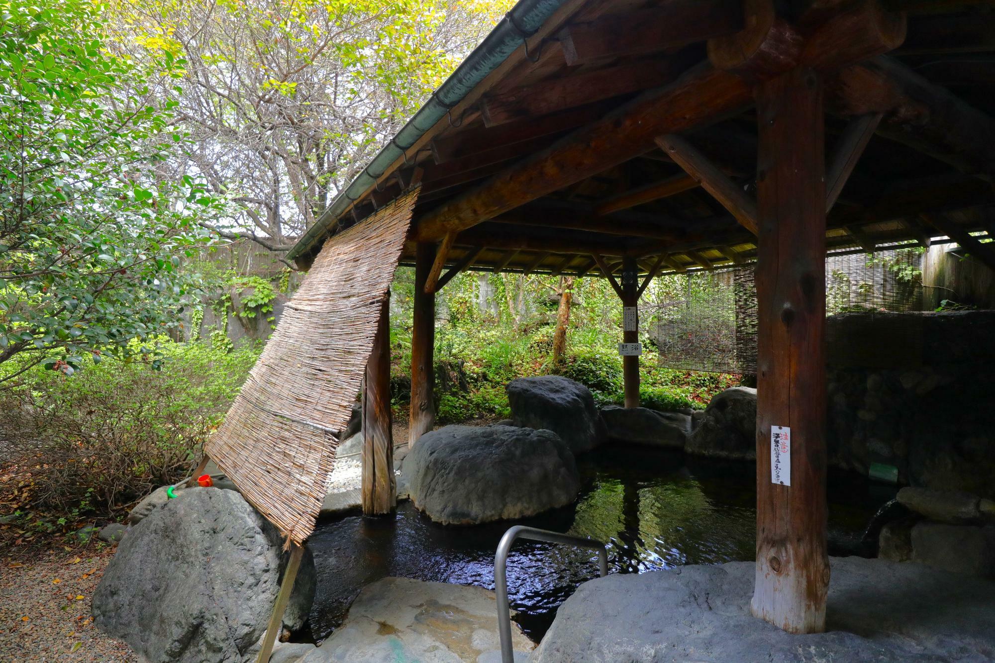 山口温泉の露天風呂