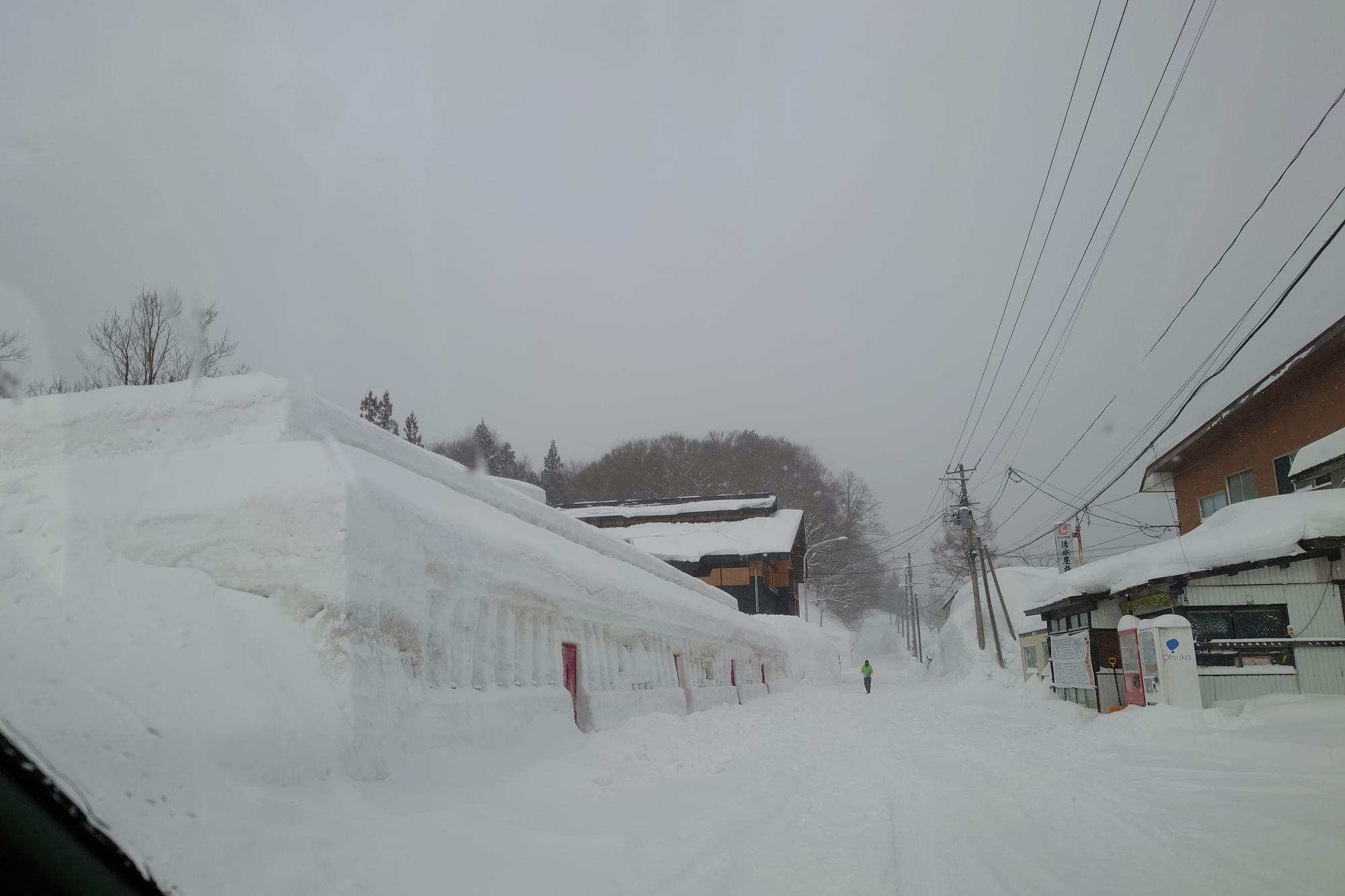 雪深い月山志津温泉