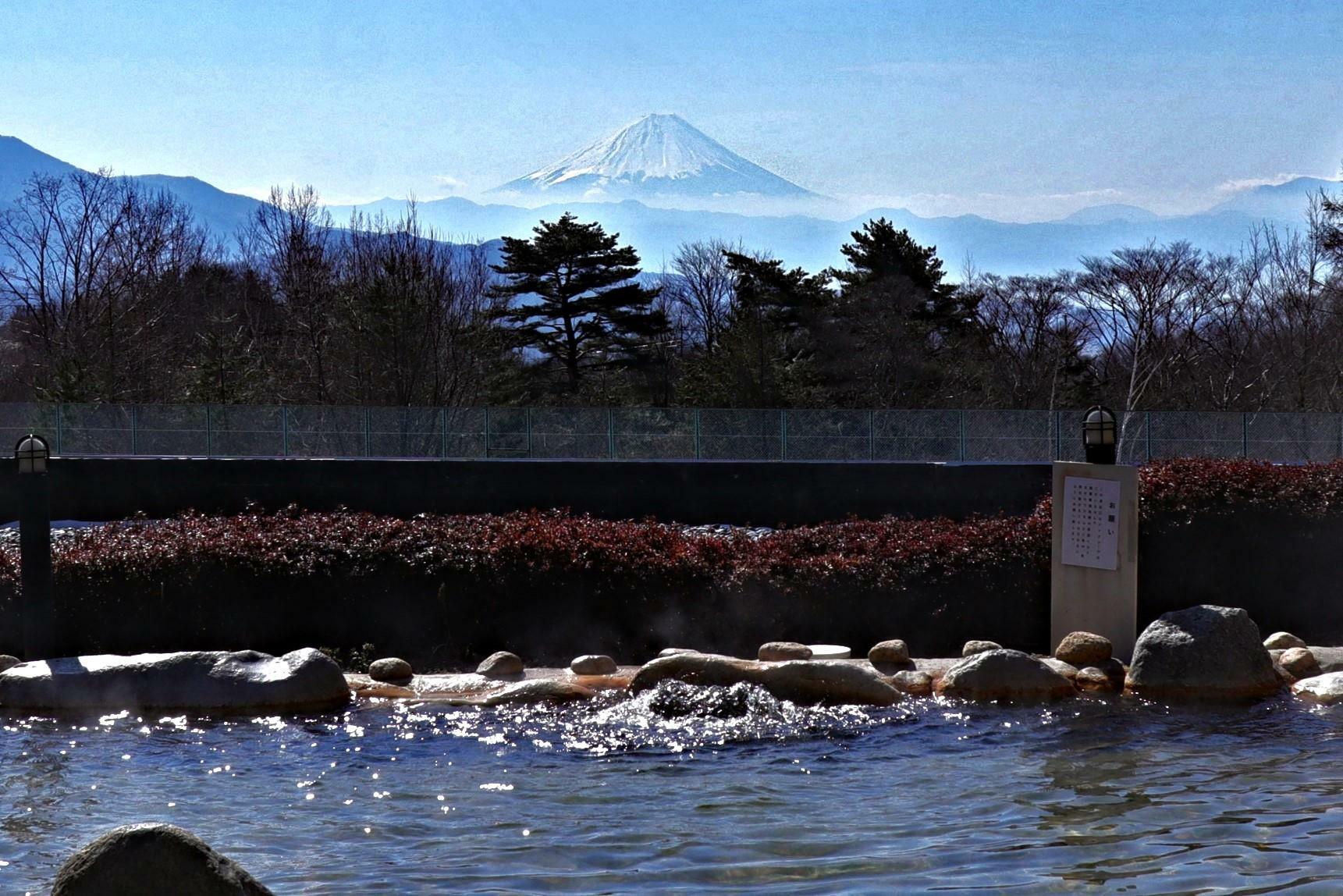 女湯でも湯船から富士山が見える