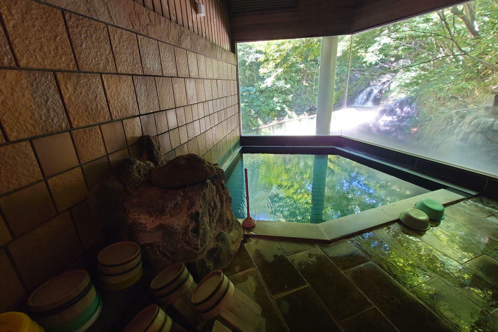 「峯雲閣」の男湯内湯