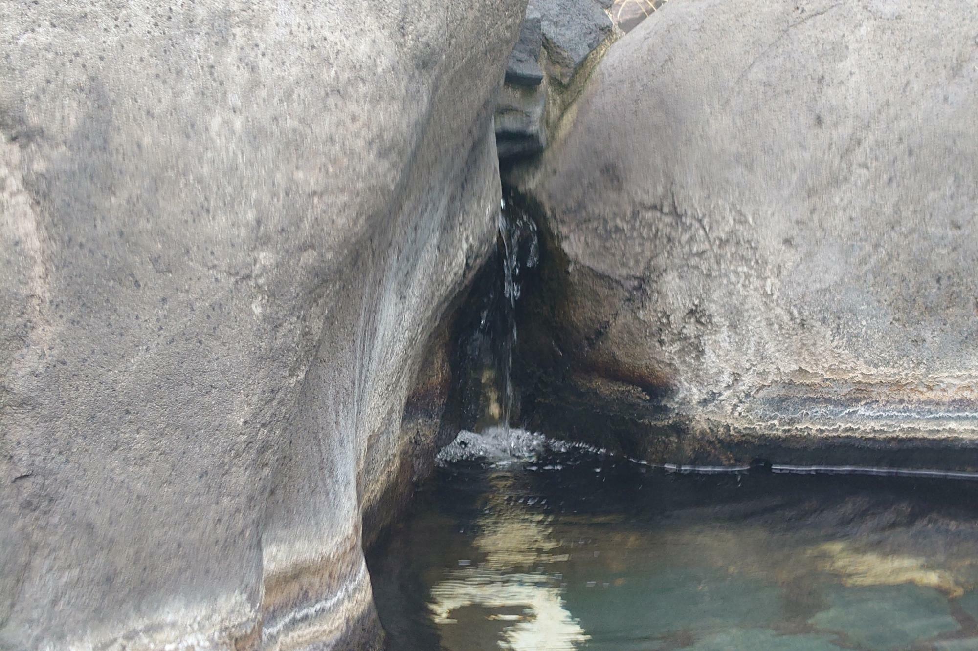 露天風呂の湯口