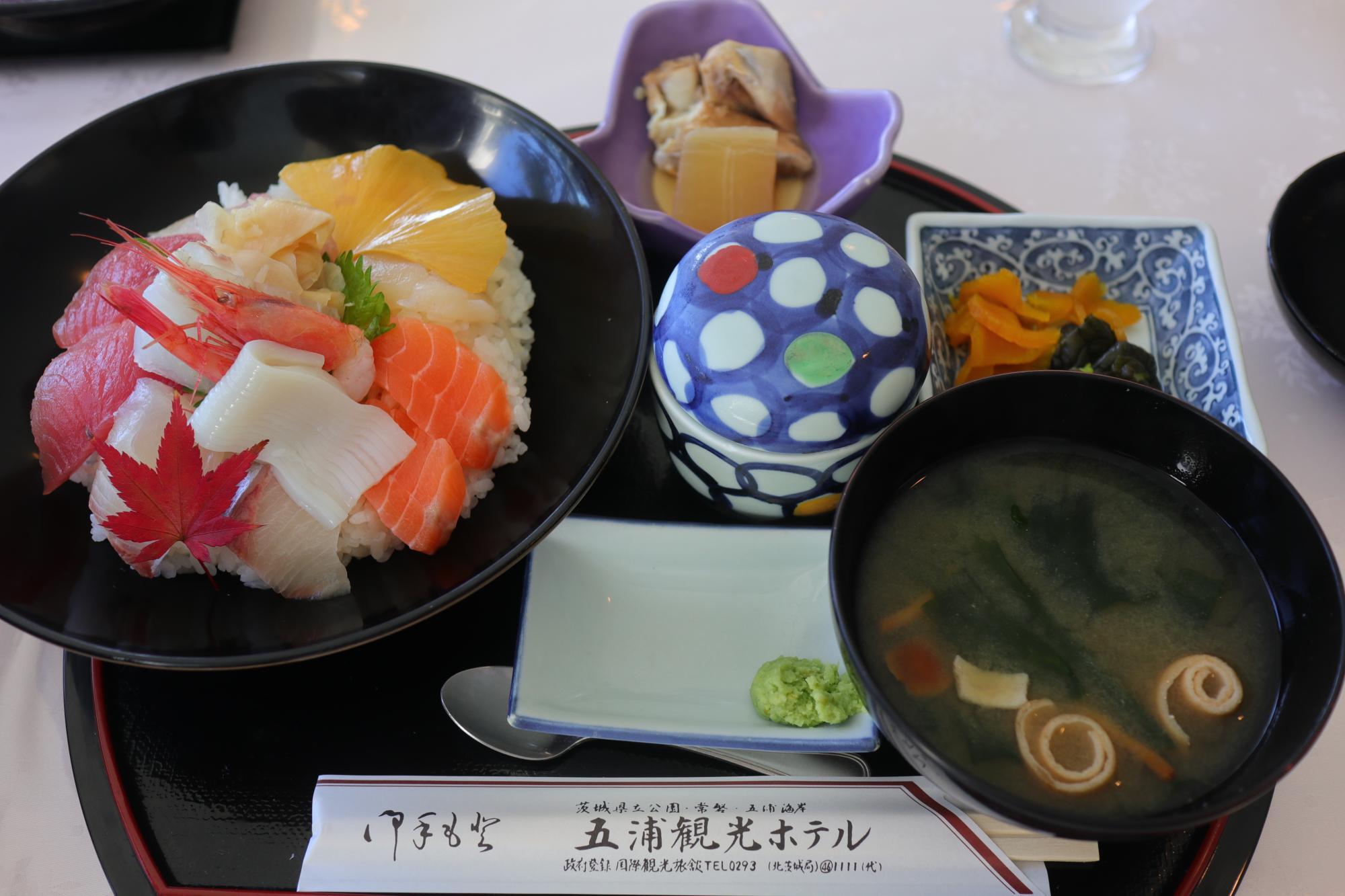 「レストラン椿」の海鮮丼1,800円