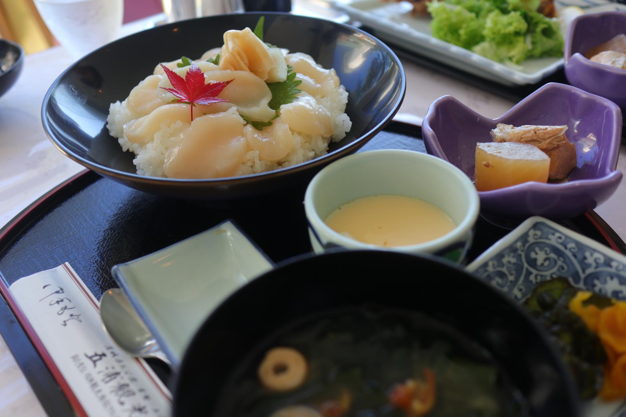 「レストラン椿」のほたて丼1,400円